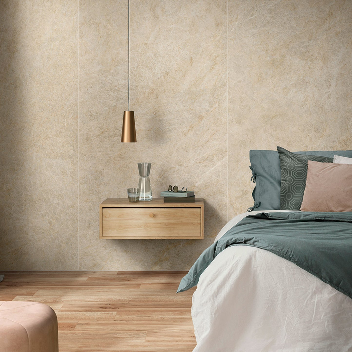Royal Beige applicato a parete camera da letto