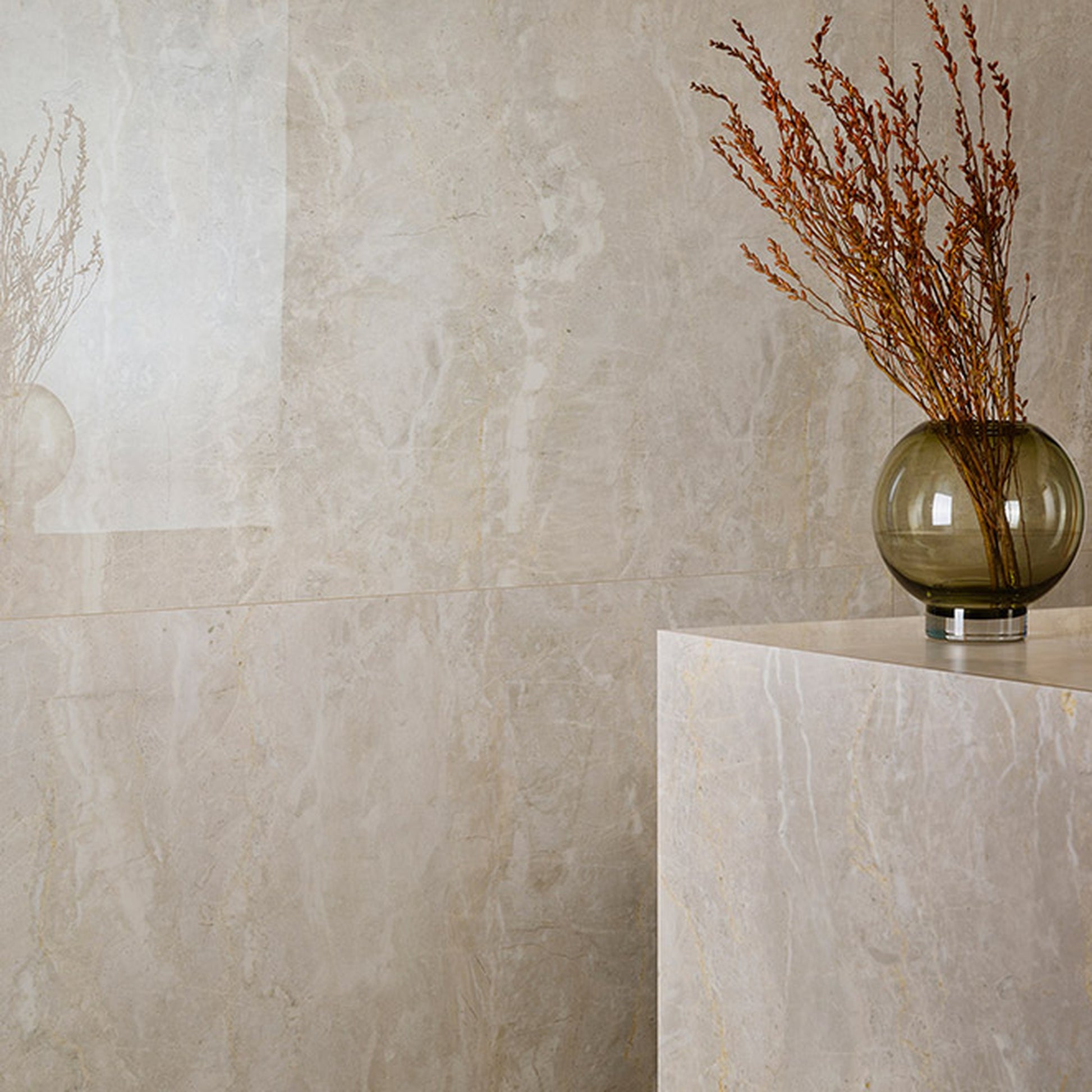 Royal Beige a parete in ambiente living