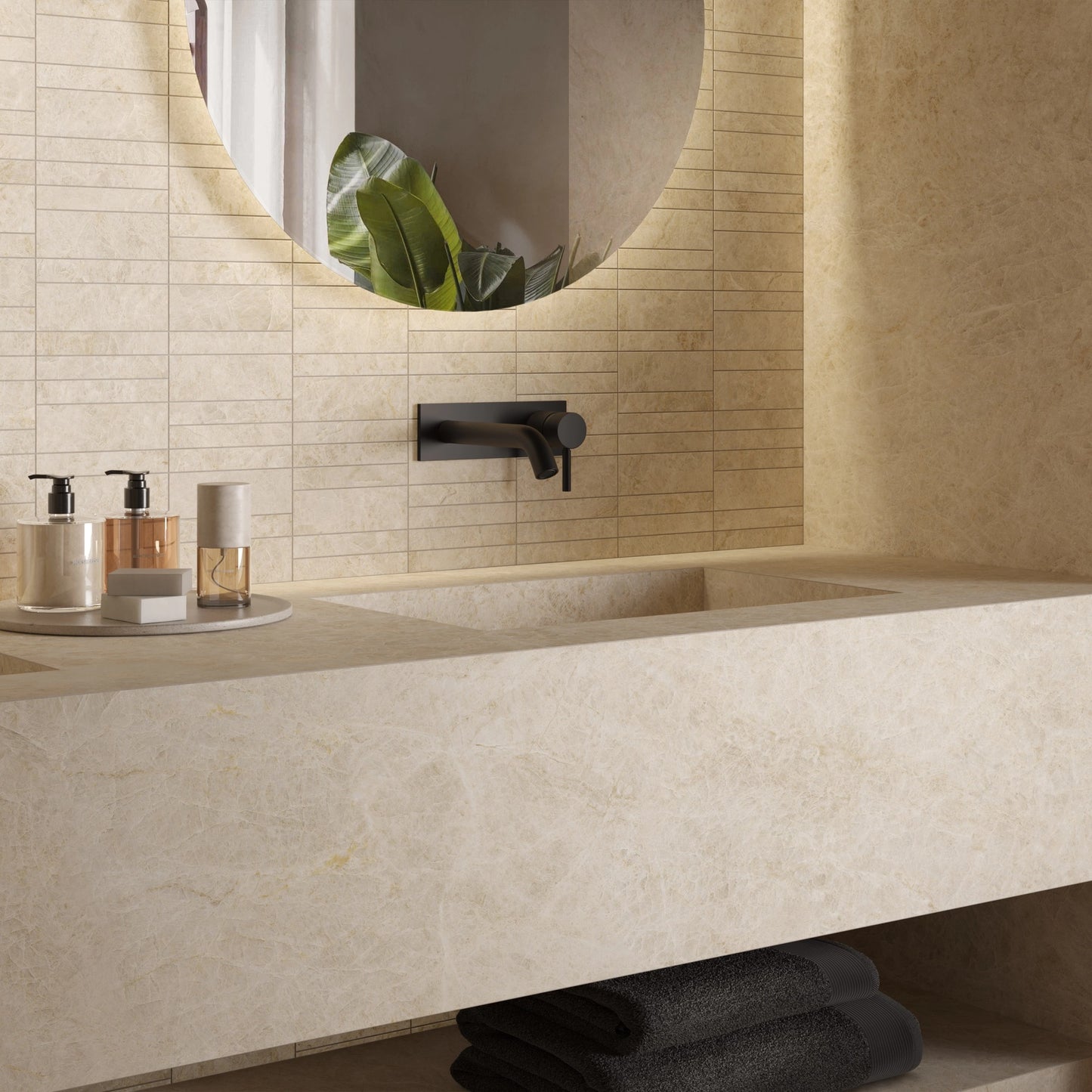 Royal Beige su top bagno con dettagli in legno
